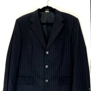Pre-owned men suit, 40R black striped Chaps suit, pure new 100% wool.